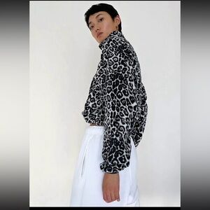 Aritzia TNA 1/4 zip fleece - black white snow leopard cropped athleisure
